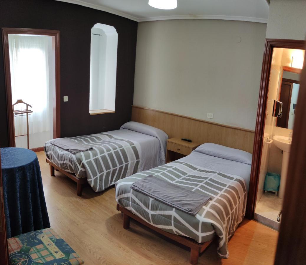 Hostal Castilla Miranda de Ebro Buitenkant foto