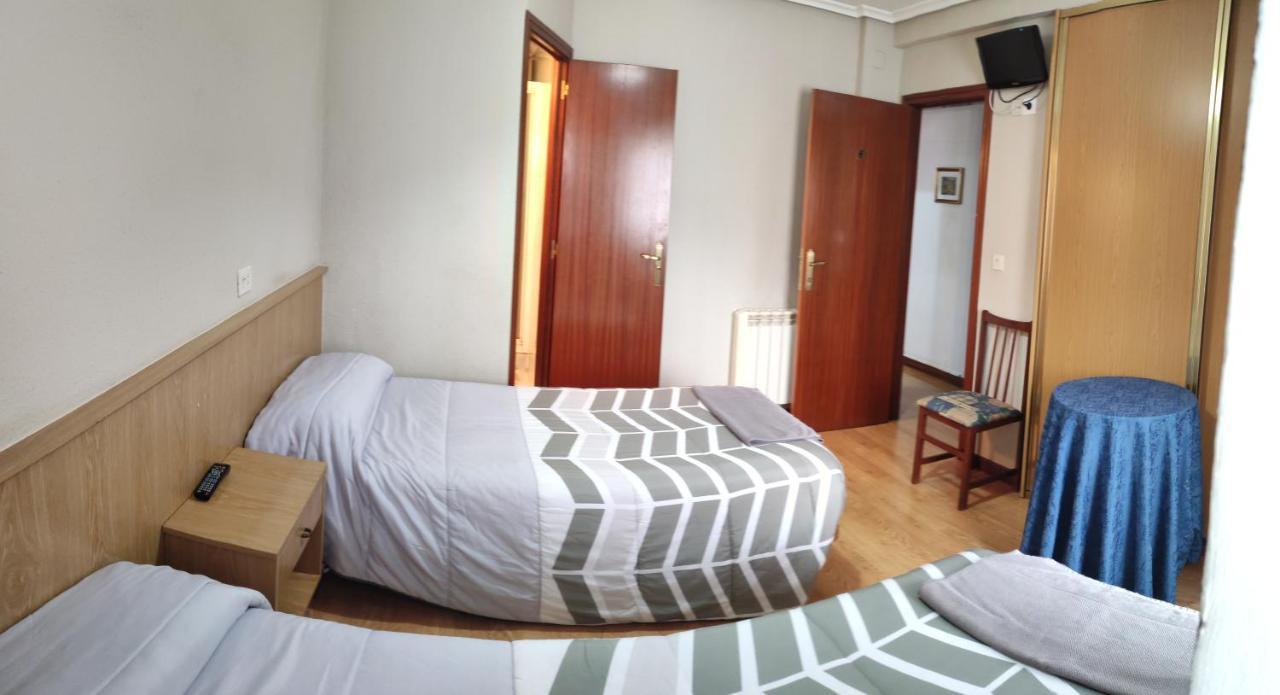 Hostal Castilla Miranda de Ebro Buitenkant foto